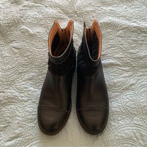 Latigo black leather short boot shaft